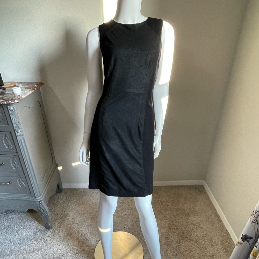 BCBGMaxAzria Black Sleeveless Sheath Midi Dress